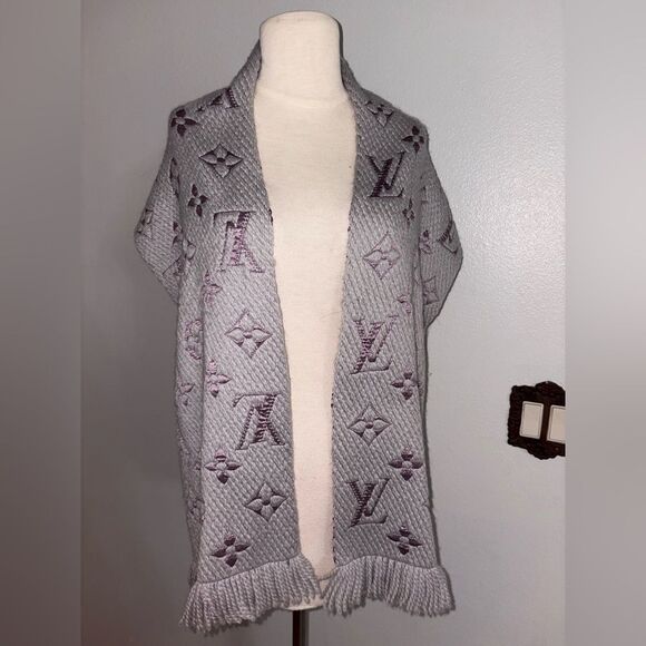 Used excellent condition Louis Vuitton Grey /purple Wool Logomania Scarf - Picture 1 of 6